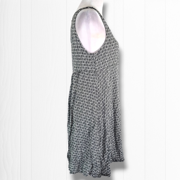 H&M Women's Black & White Geometric Pattern Sleeveless Sheath Mini Dress Size 6 - Picture 5 of 10
